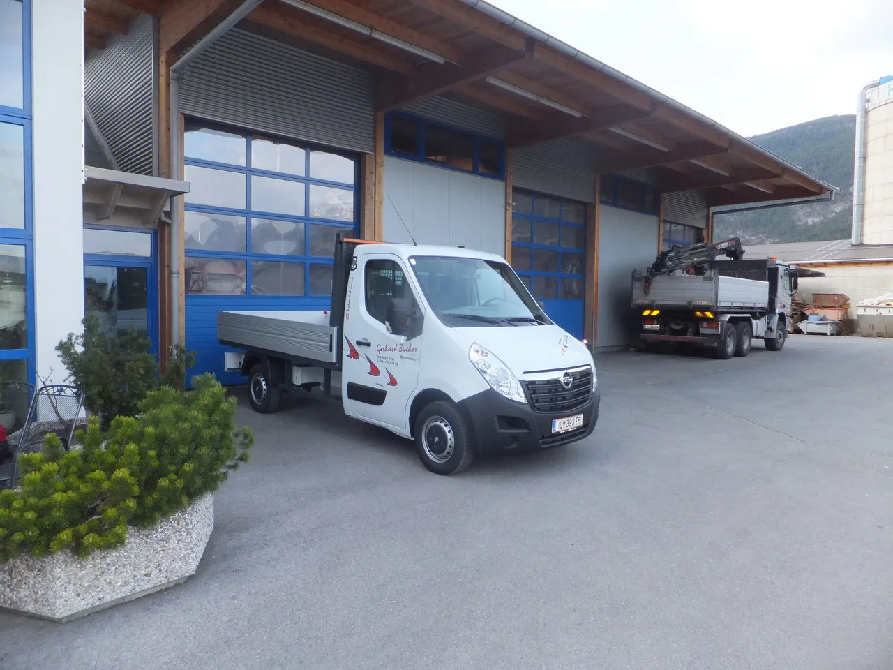 Firmengebäude der Baumeister Bucher GmbH in der Gewerbezone Flaurling