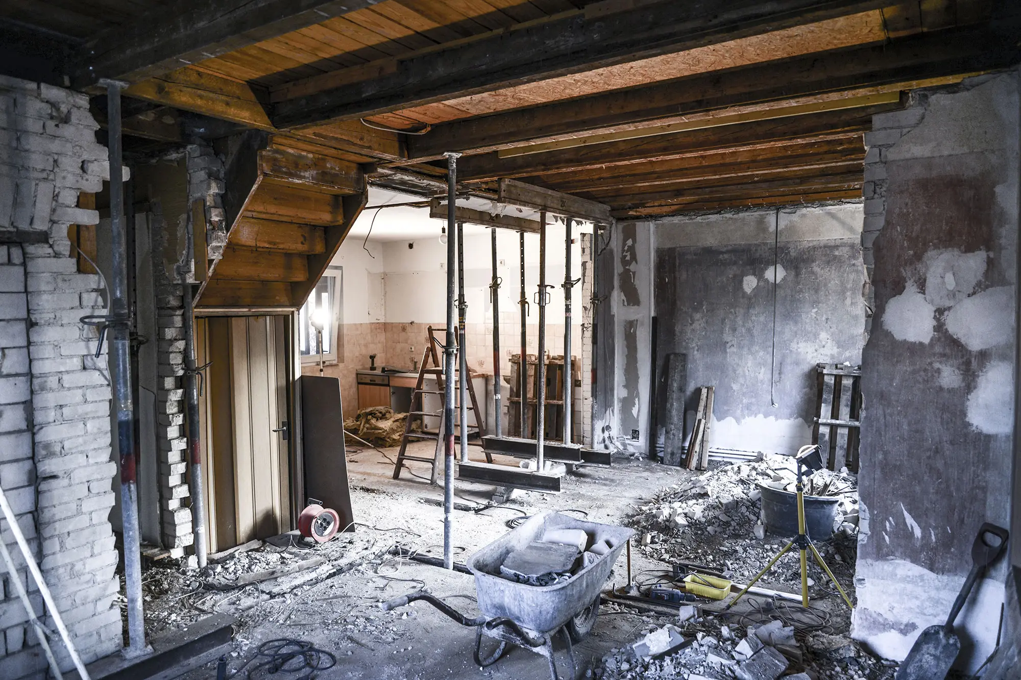 Entkernter Altbestand während der Revitalisierung durch Baumeister Bucher